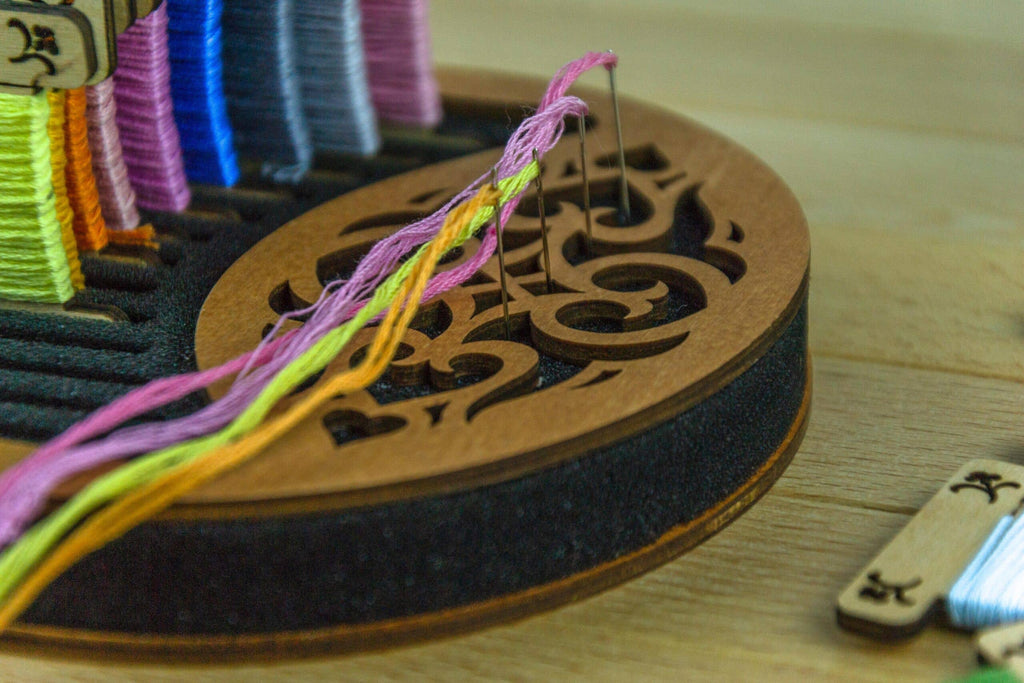 Circular foam stand for wooden, acrylic and other bobbins (spools) thickness 3mm
