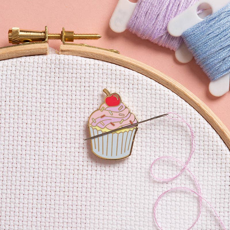 Cupcake Magnetic Needle Minder: Cupcake needle minder only