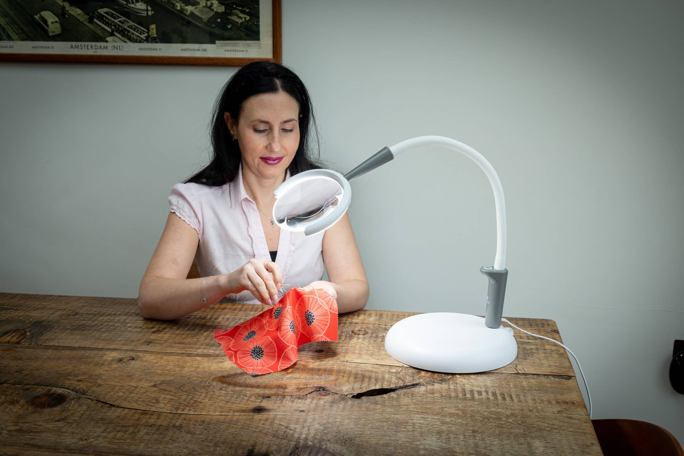 Magnificent Pro Floor 2-in-2 magnifying lamp